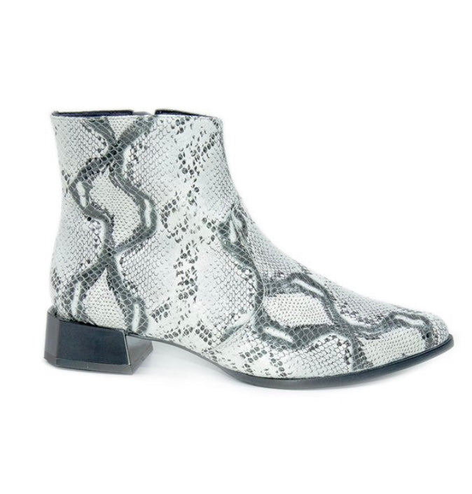 Snake print chelsea store boots